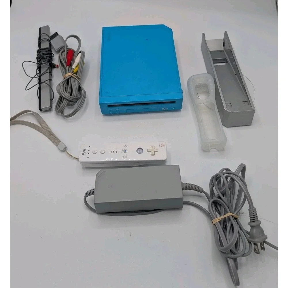 Nintendo Wii RVL-101 Blue Console Bundle With Remote Sensor Bar AV Power